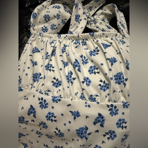 BLOGILATES FLORAL TOP - Picture 2 of 4